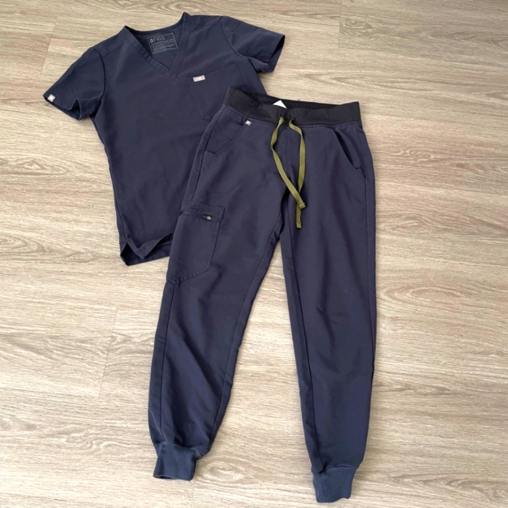 FIGS xxs and xs scrub( joggers) set in Quiet Navy